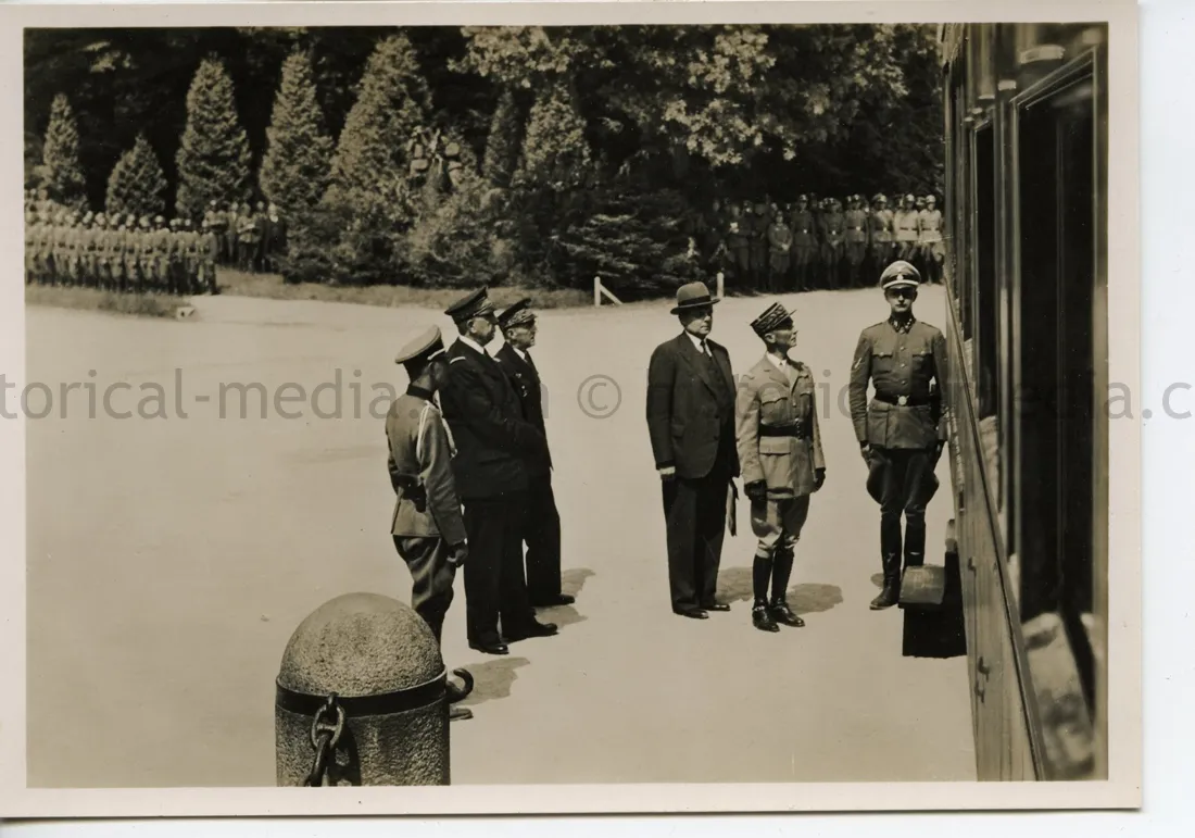 GERMAN POSTCARD PHOTO - ARMISTICE AT COMPIEGNE 1940