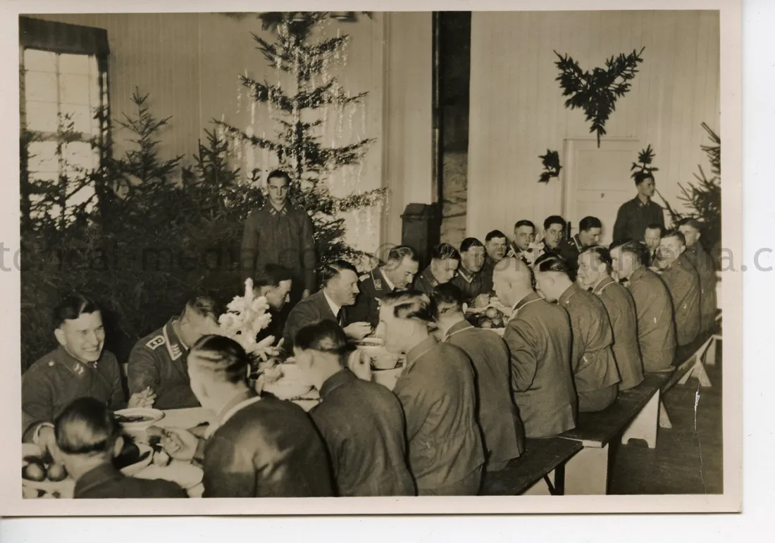POSTCARD PHOTO - CHRISTMAS WITH HITLER IN THE FIELD