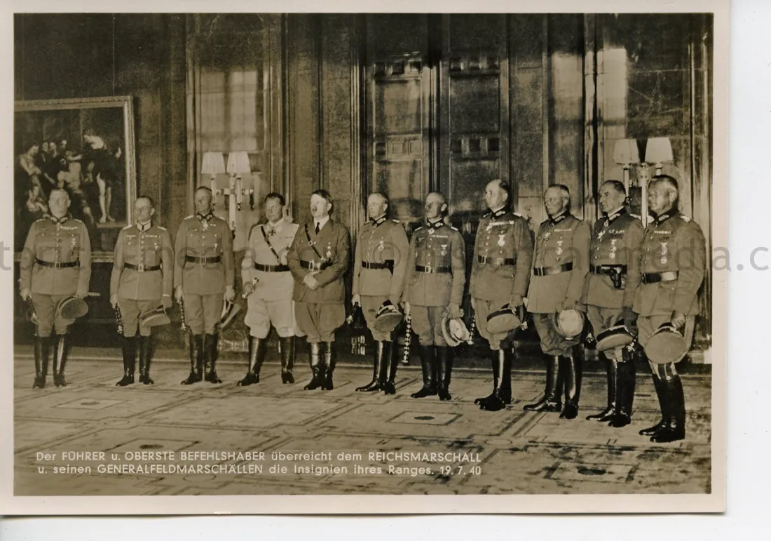 POSTCARD PHOTO - HITLER & GOERING POSE WITH GENERALS 1940