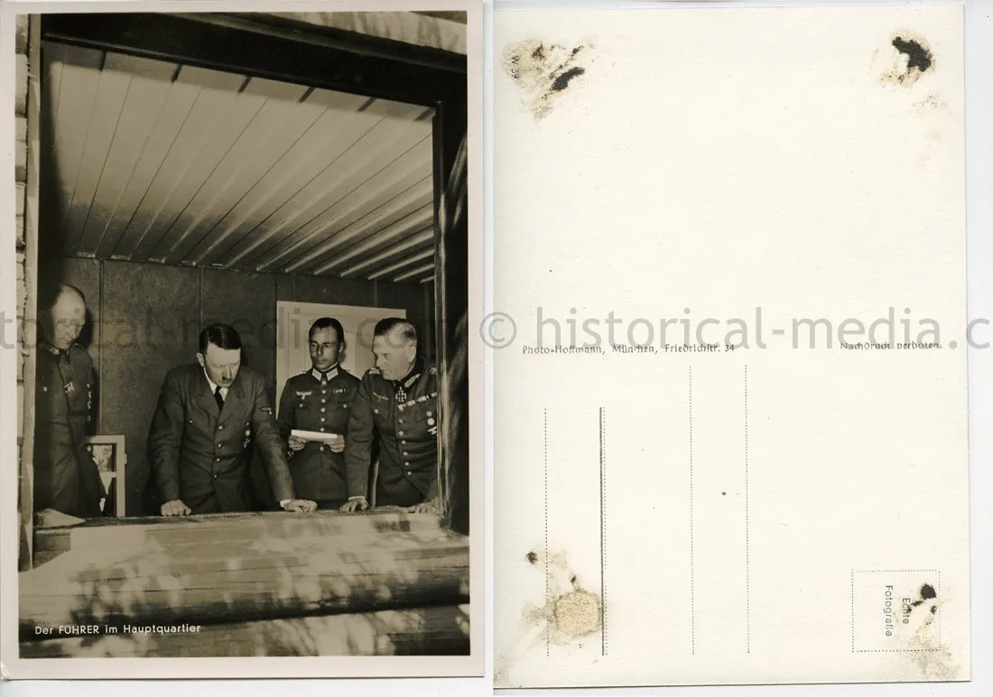 POSTCARD PHOTO - HITLER & GENERALS REVIEW MAPS IN FÜHRERHAUPTQUARTIER