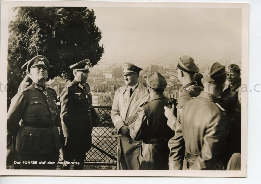 POSTCARD PHOTO - HITLER & GENERALS VISIT PARIS MONTMARTE 1940