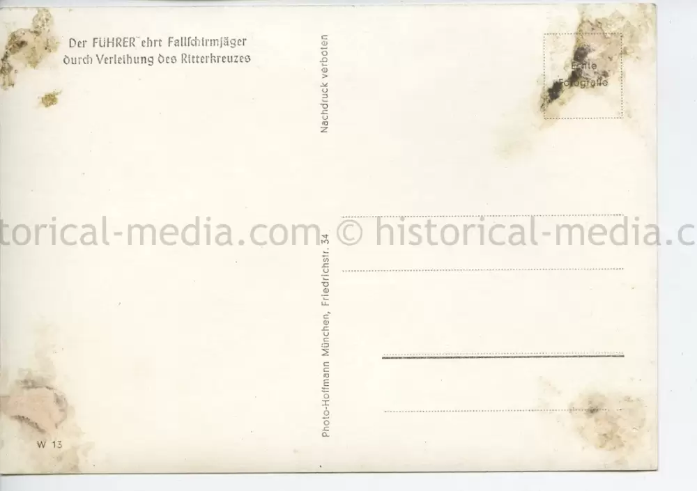 POSTCARD PHOTO - HITLER POSES WITH FALLSCHIRMJAEGER HEROES OF EBEN EMAEL