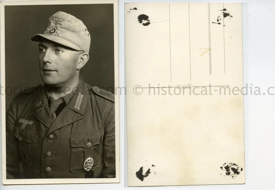 STUDIO PORTRAIT PHOTO - AFRIKAKORPS SOLDIER - M40 TROPICAL TUNIC