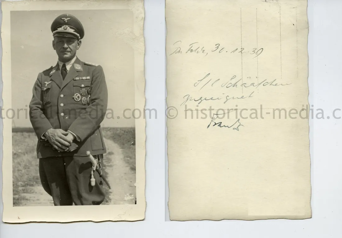 FIELD PORTRAIT PHOTO - OBSERVERS BADGE & OTHER DECORATIONS