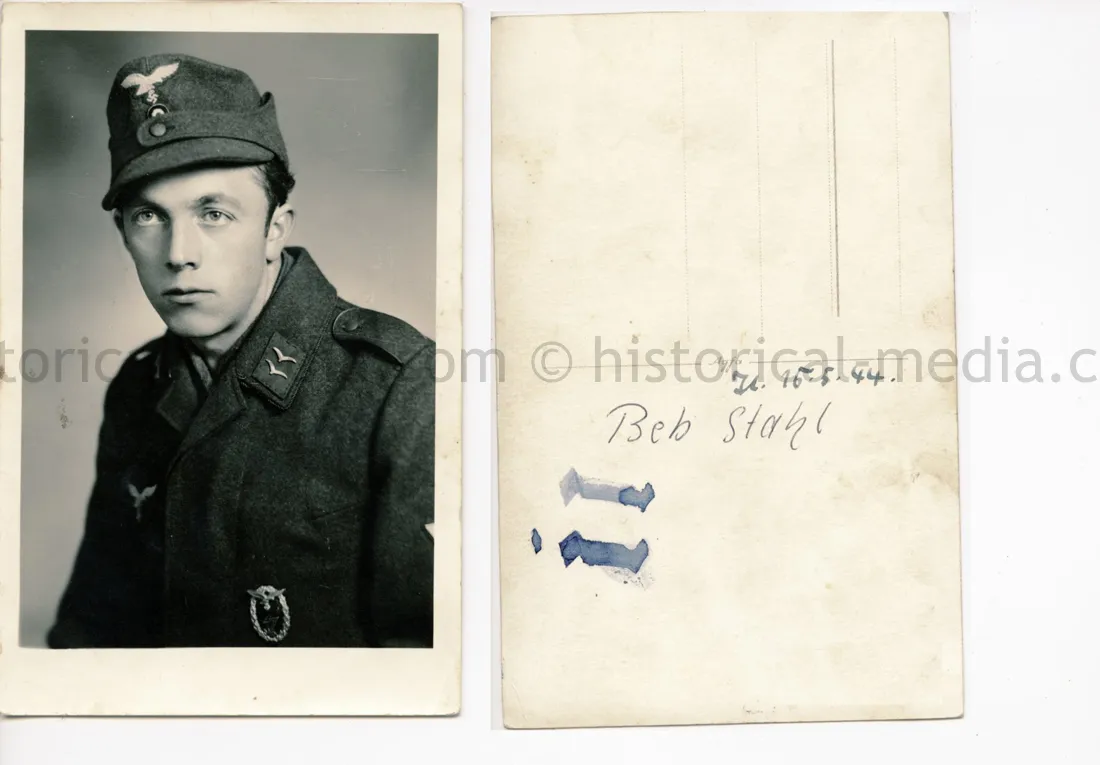 STUDIO PORTRAIT PHOTO -GROUND COMBAT BADGE