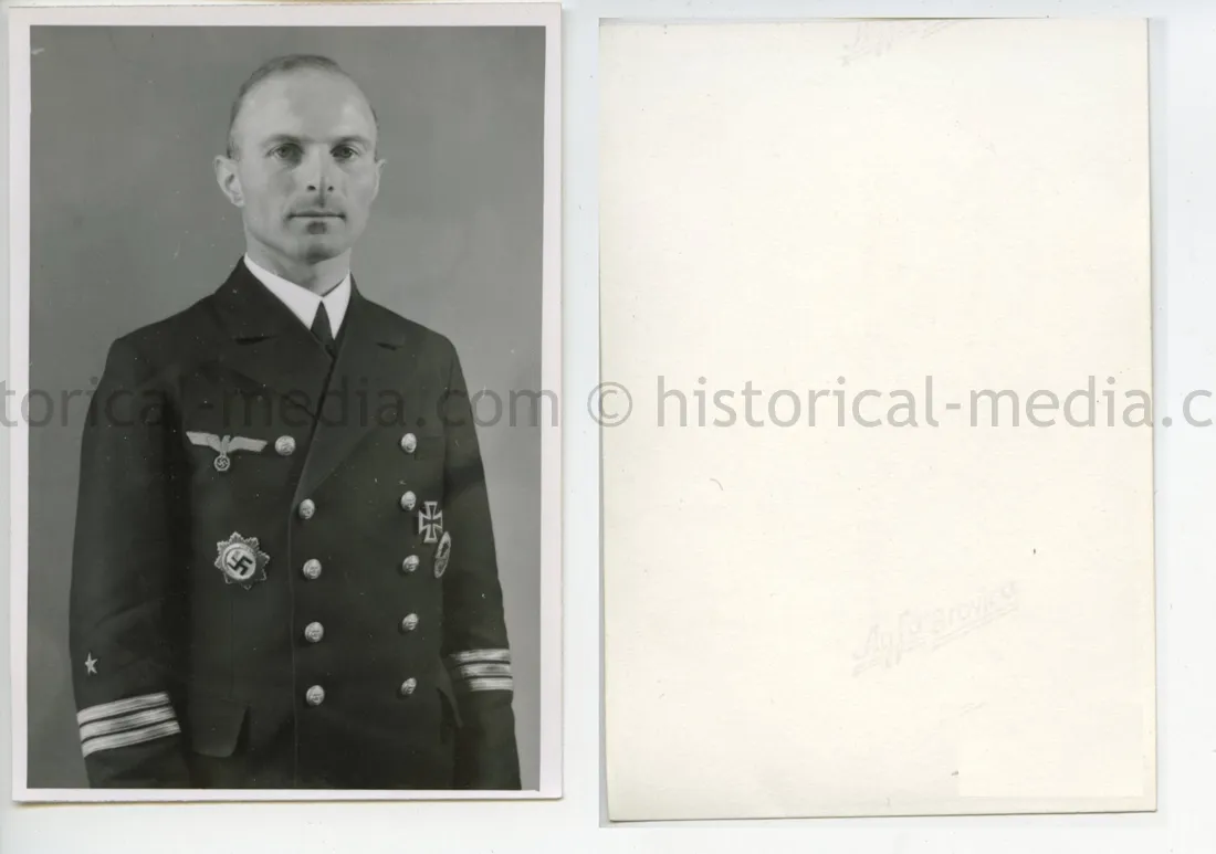 STUDIO PORTRAIT PHOTO - KRIEGSMARINE OFFICER - DESTROYER BADGE & GERMAN CROSS IN GOLD