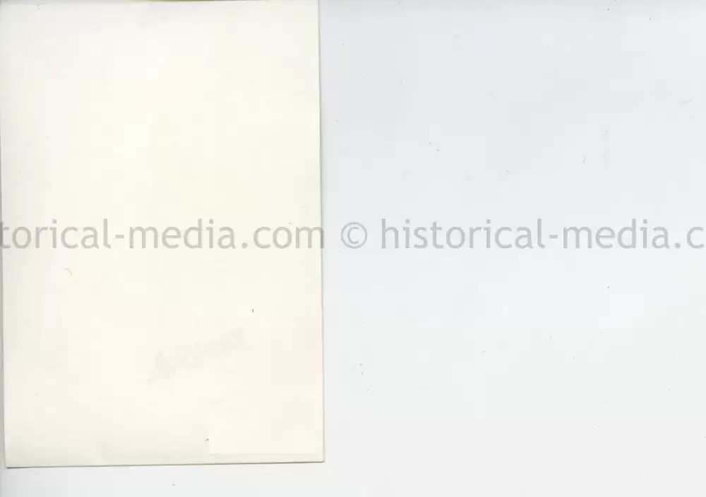 STUDIO PORTRAIT PHOTO - KRIEGSMARINE OFFICER - DESTROYER BADGE & GERMAN CROSS IN GOLD
