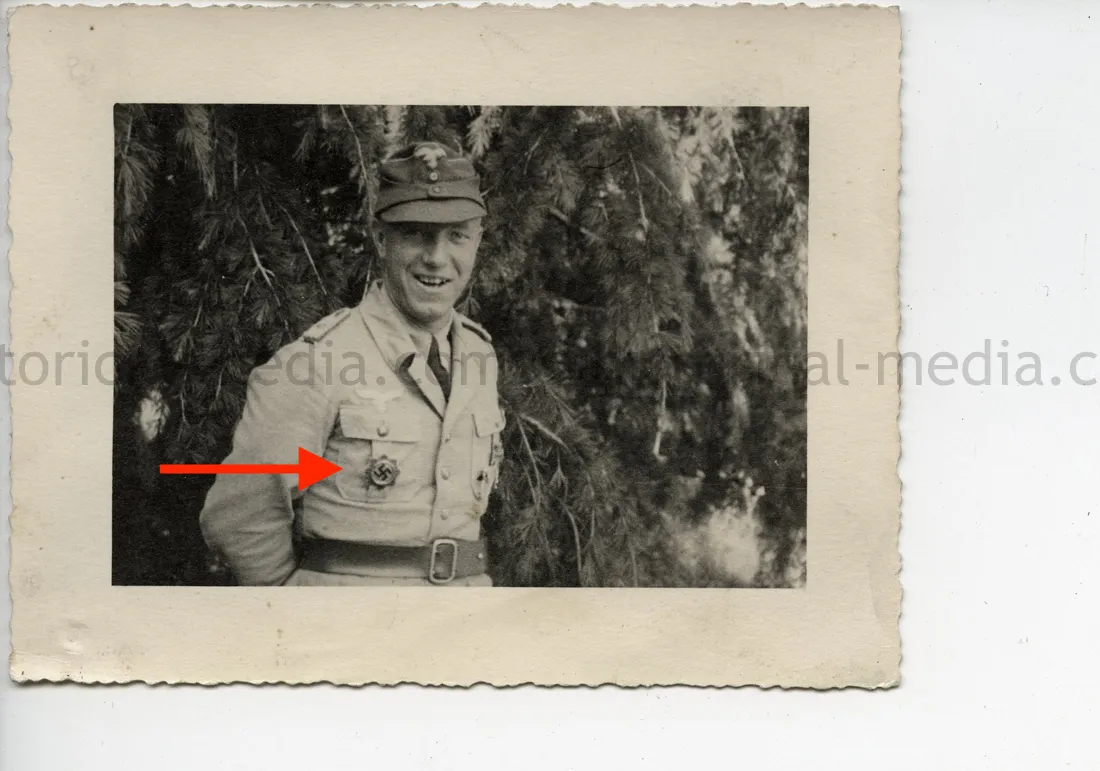 FIELD PORTRAIT PHOTO OF A GERMAN CROSS IN GOLD WINNER