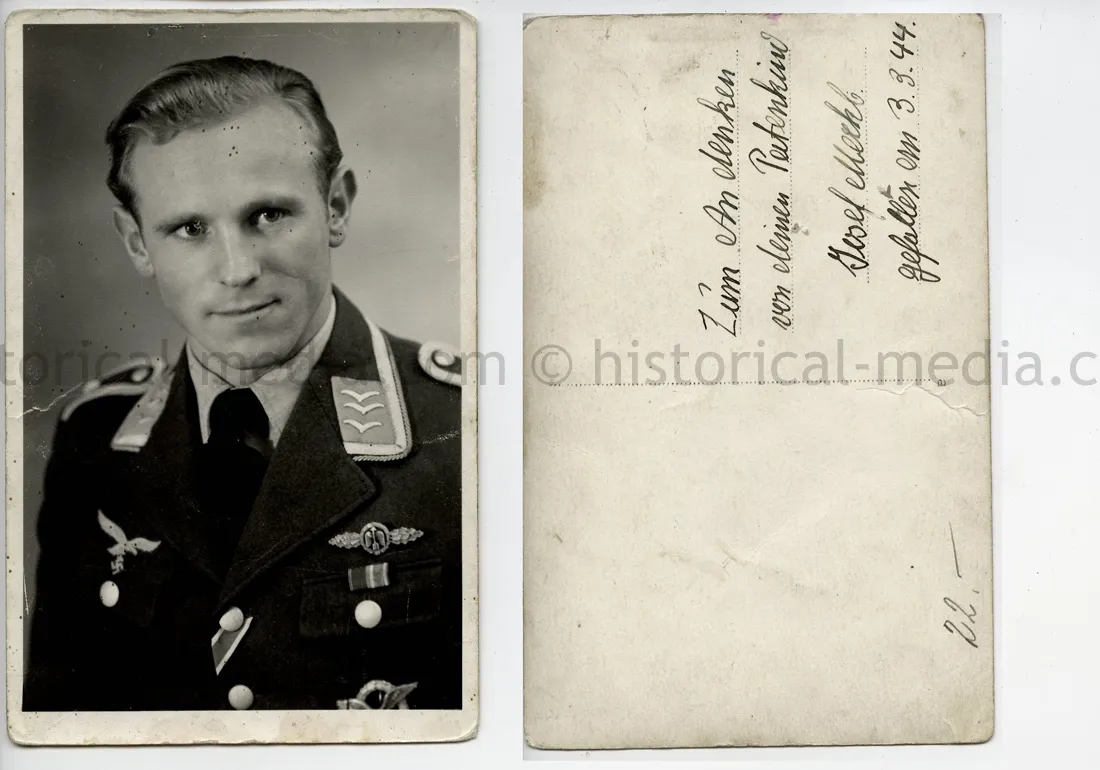 STUDIO PORTRAIT PHOTO - JAGDFLIEGER PILOT - PILOT'S BADGE & FLIGHT CLASP 