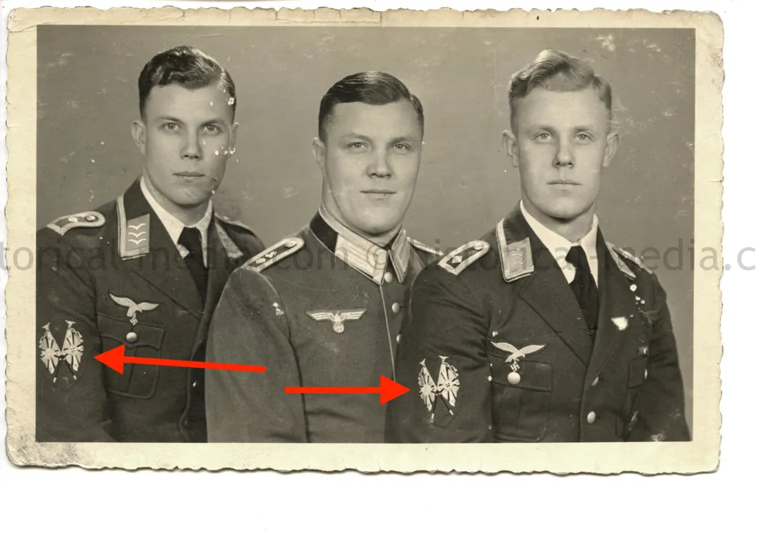 STUDIO PORTRAIT PHOTO - TWO FAHNENTRÄGER (STANDARD BEARER) BADGES IN WEAR - TOP!!