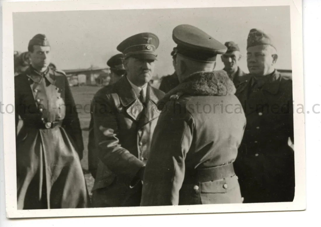 ORIGINAL PRIVATE PHOTO OF HITLER CONFERRING WITH VON KLEIST - DECEMBER 3, 1941