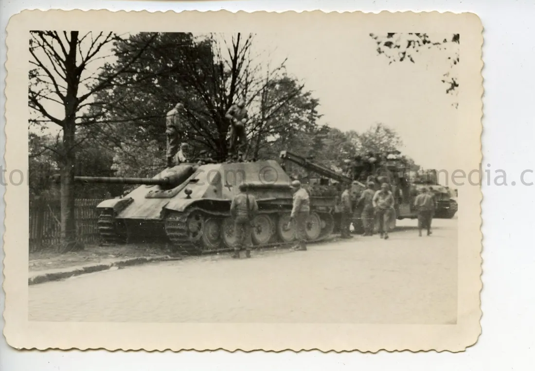 FANTASTIC GI PHOTO OF A CAPTURED Sd.Kfz.173 JAGDPANTHER