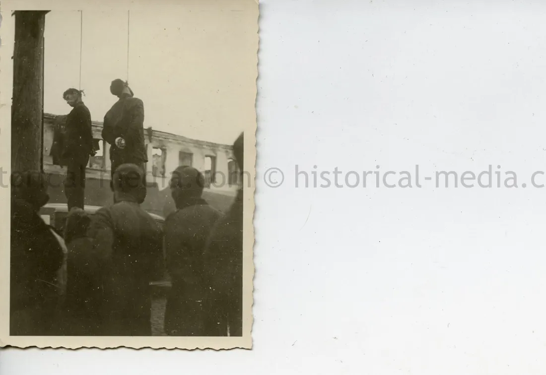 GERMAN SOLDIER PHOTO OF HANGED PARTISANS