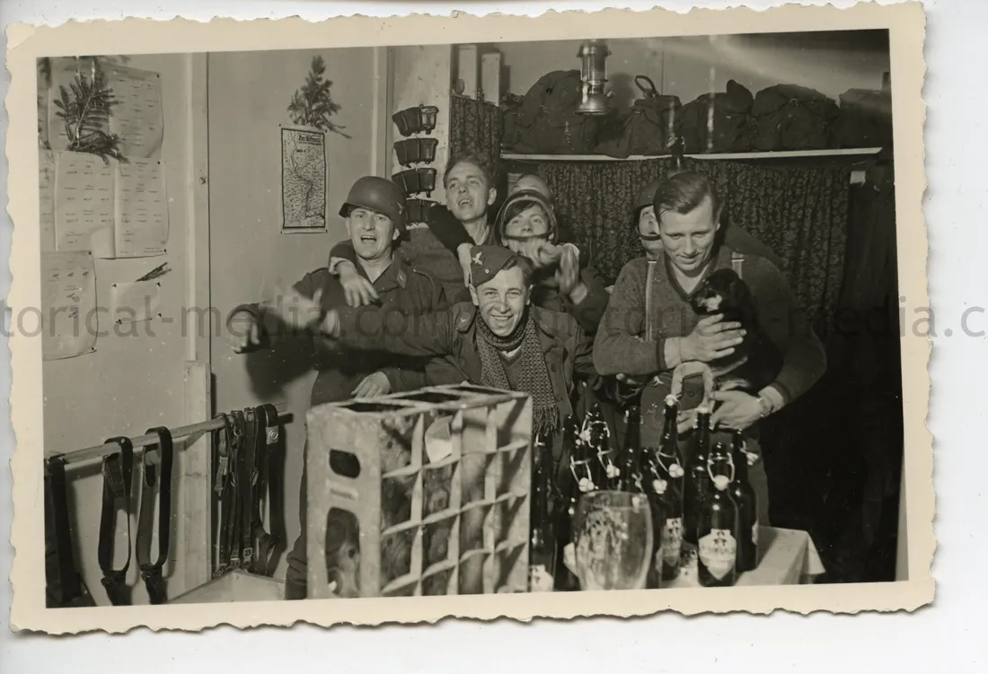 PHOTO OF SOLDIER BUDENZAUBER - BARRACKS PARTY