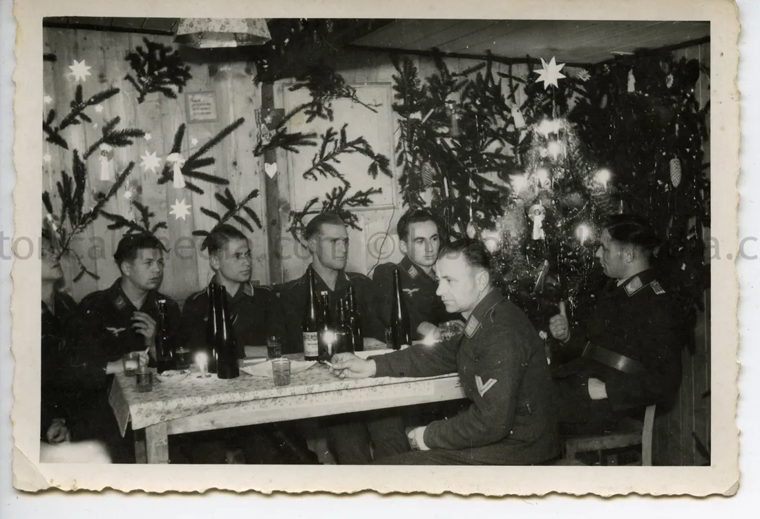 PHOTO O F LUFTWAFFE TROOPS CHRISTMAS IN THE FIELD