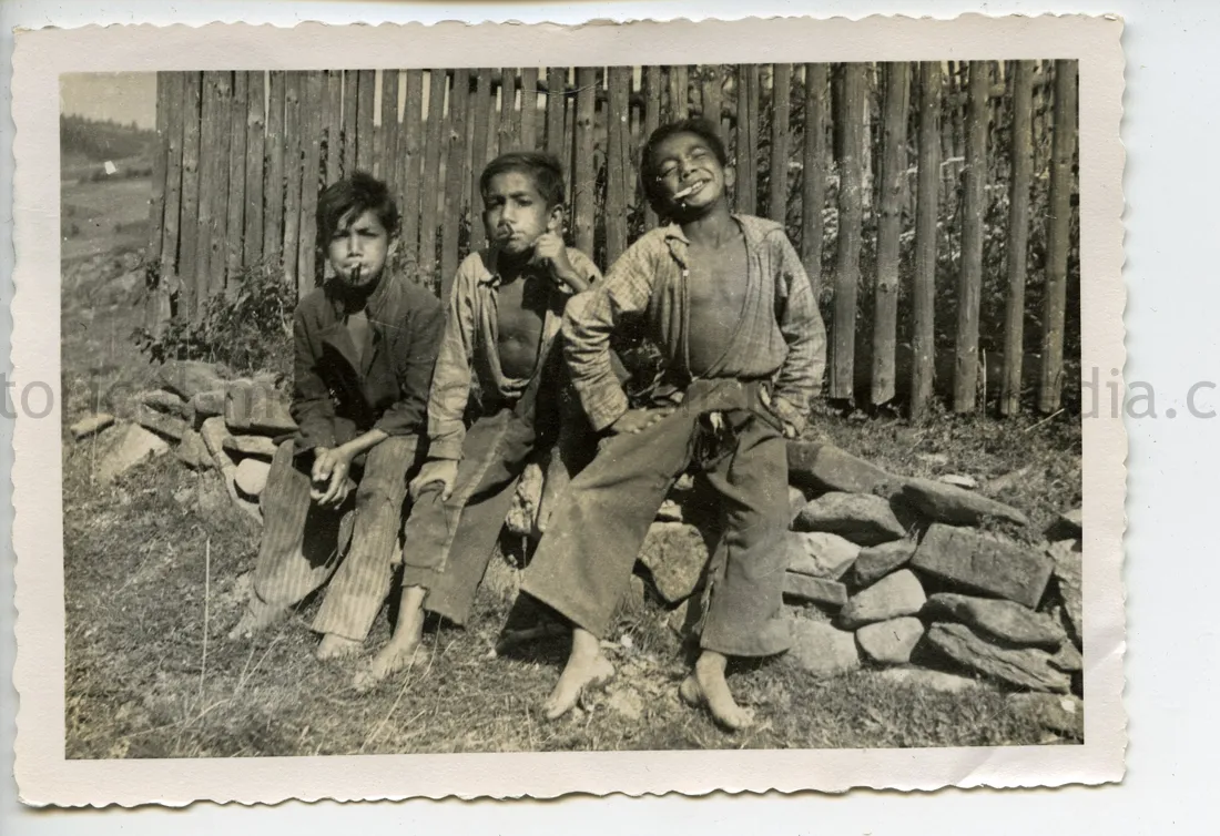 PHOTO OF PEASANT POLISH BOYS SMOKING