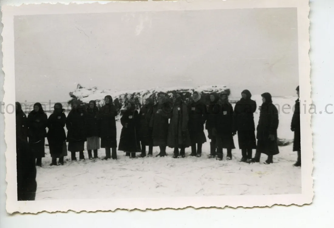 PHOTO OF JEWISH WOMEN WEARING STARS OF DAVID TAKEN BY GERMAN SOLDIER