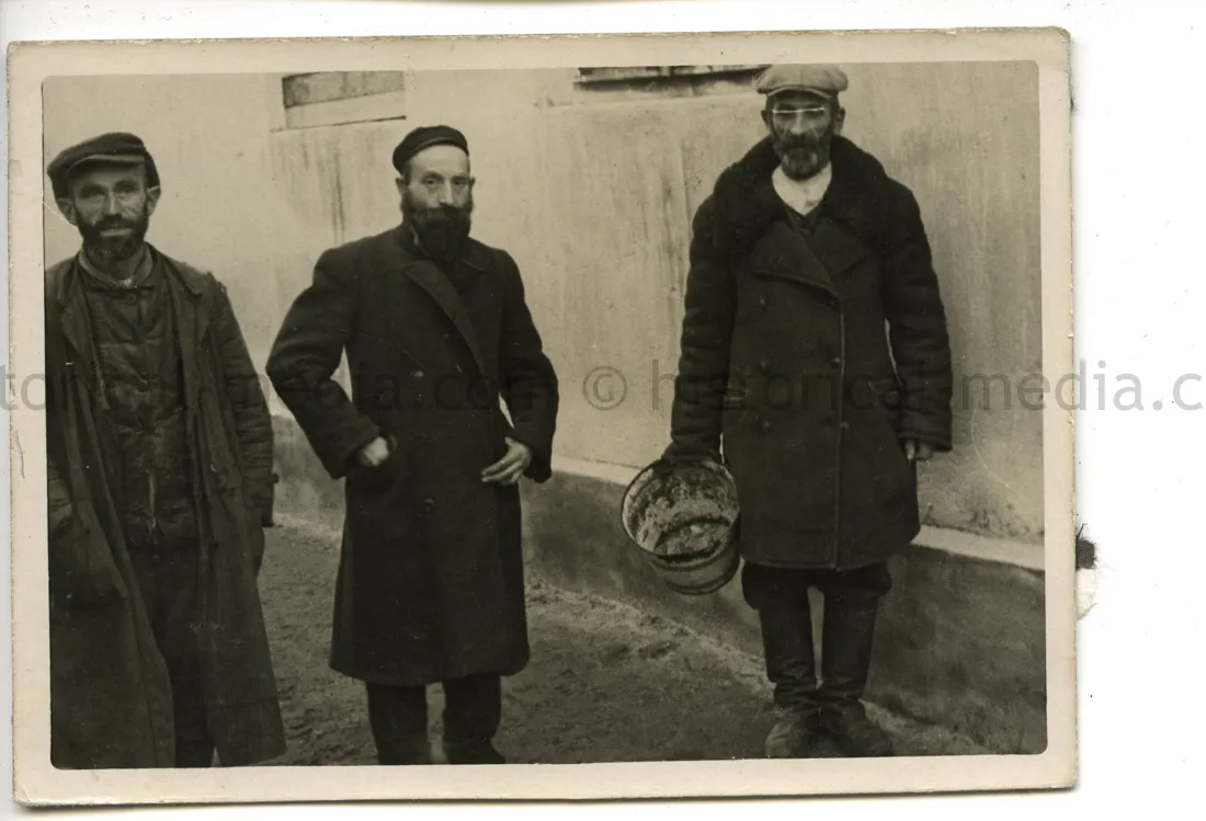 PHOTO OF POLISH JEWS TAKEN BY A GERMAN SOLDIER