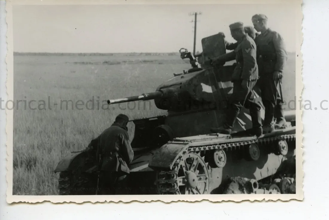 PHOTO OF GERMAN SOLDIERS POSING BY KNOCKED OUT RUSSIAN TANK