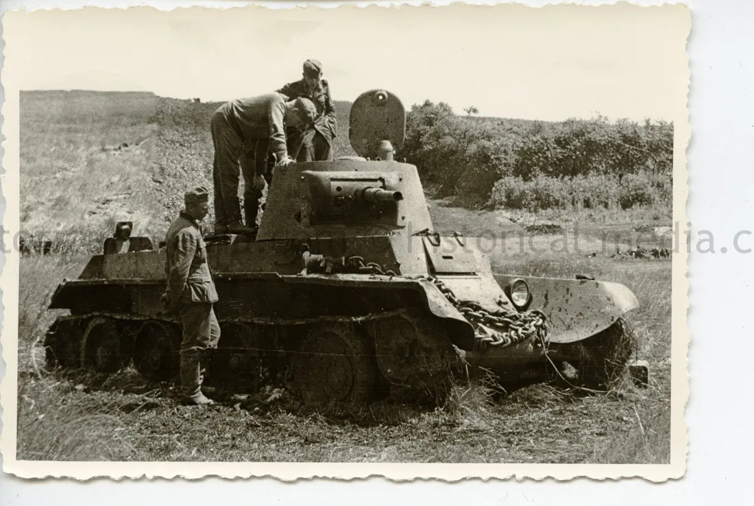 PHOTO OF GERMAN SOLDIERS POSING BY KNOCKED OUT RUSSIAN TANK