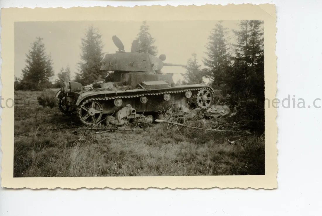 PHOTO OF GERMAN SOLDIERS POSING BY KNOCKED OUT RUSSIAN TANK