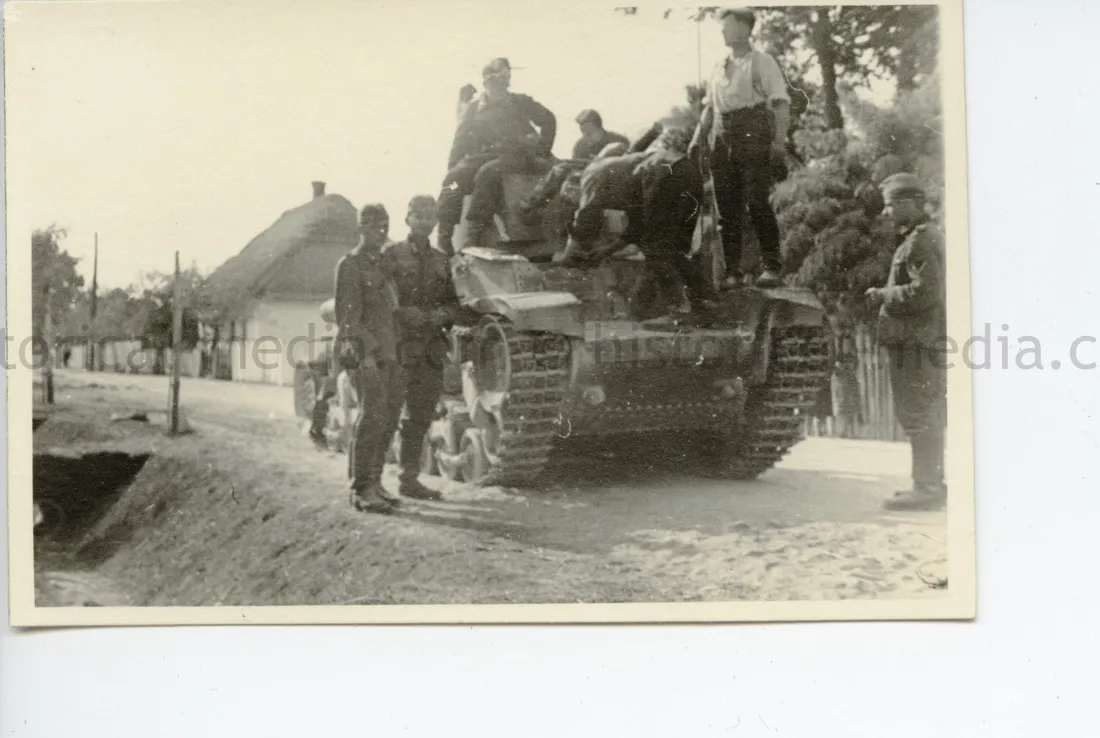 PHOTO OF GERMAN SOLDIERS POSING BY CAPTURED TANK