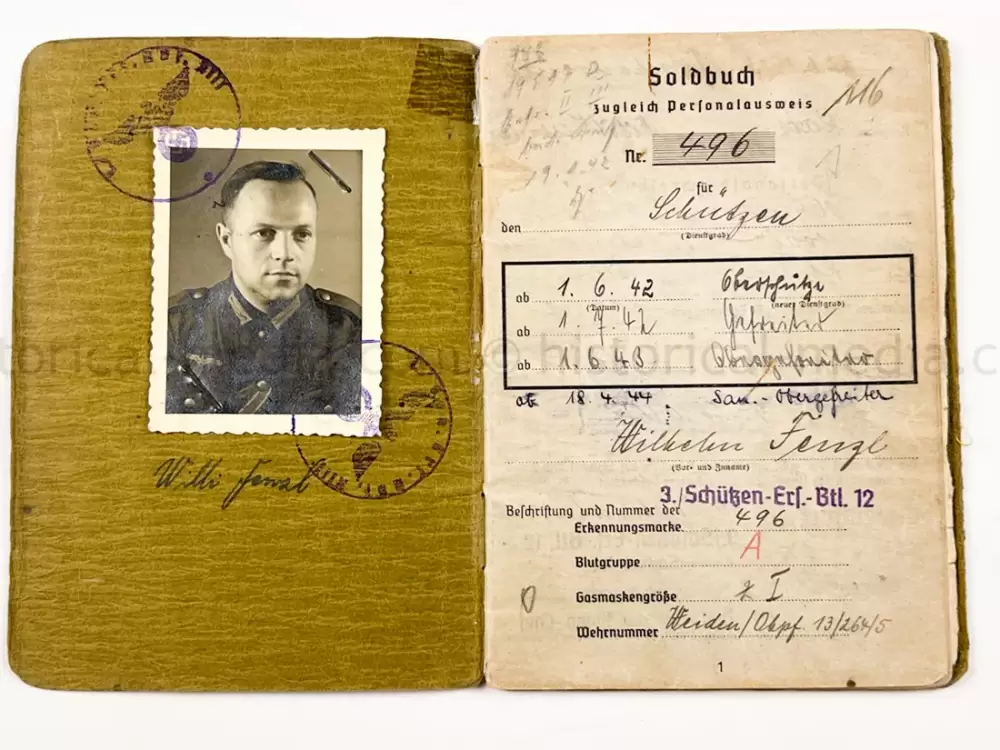 SOLDBUCH - 319 INFANTERIE DIVISION - CHANNEL ISLANDS - GUERNSEY