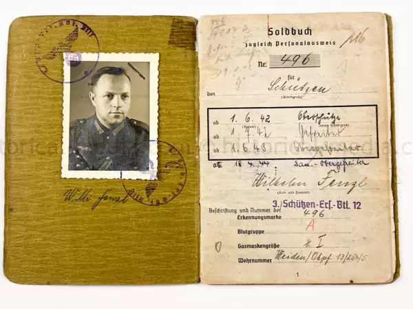 SOLDBUCH - 319 INFANTERIE DIVISION - CHANNEL ISLANDS - GUERNSEY