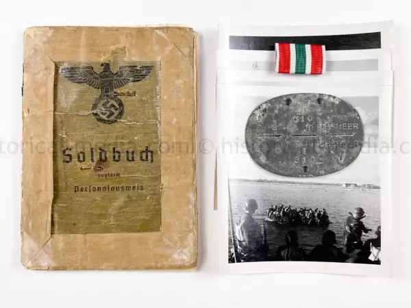 SOLDBUCH + ID TAG + PHOTOS + RIBBON - GRENADIER REGIMENT 677 - MEMEL CAMPAIGN MEDAL