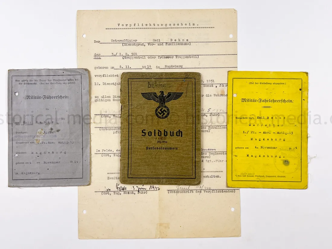 SOLDBUCH & DOCUMENT GROUPING - STURMGESCHÜTZ ABTEILUNG 904 - GOLD WOUND BADGE