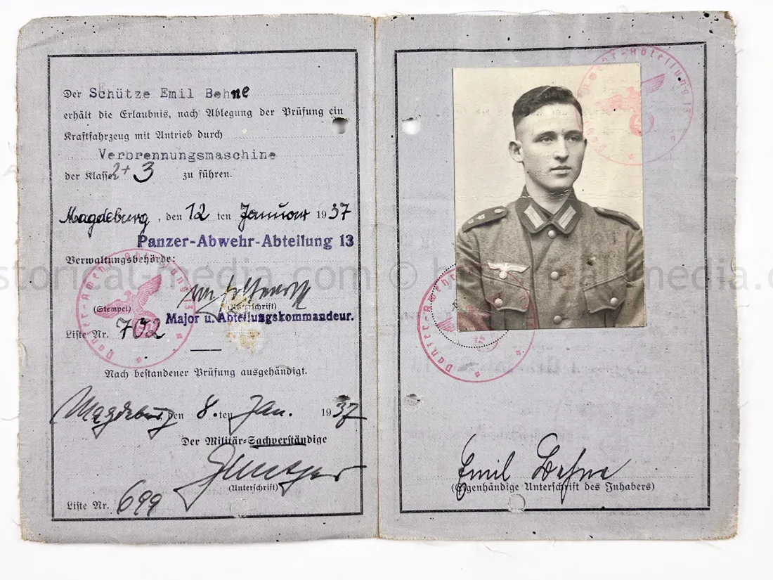 SOLDBUCH & DOCUMENT GROUPING - STURMGESCHÜTZ ABTEILUNG 904 - GOLD WOUND BADGE