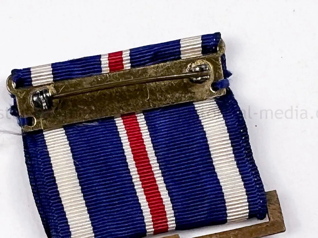 US WWII DFC & AIR MEDAL GROUPING - LT. CHARLES A. HUGGINS - 94th BOMB GROUP
