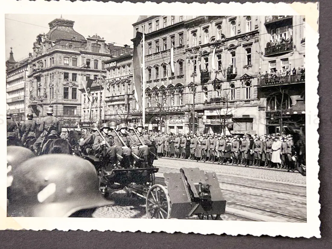 GERMAN ARMY PHOTO ALBUM - SUDETENLAND CAMPAIGN - NICE!