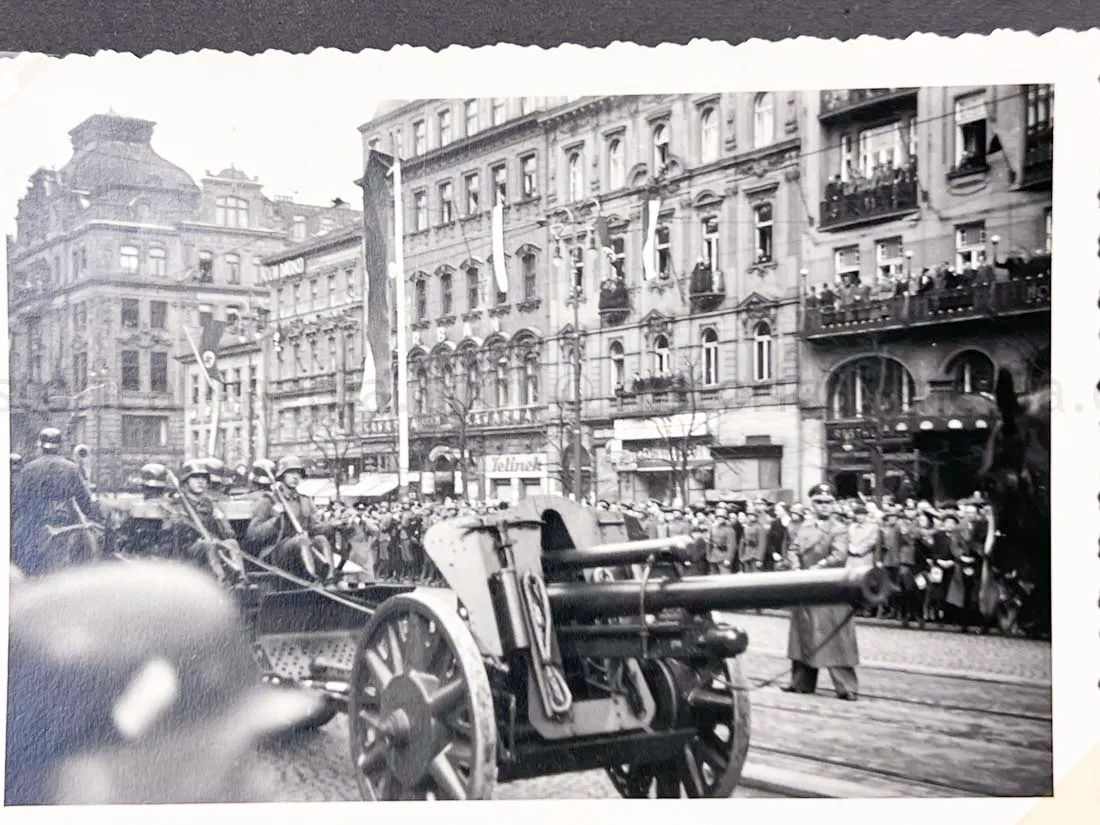 GERMAN ARMY PHOTO ALBUM - SUDETENLAND CAMPAIGN - NICE!
