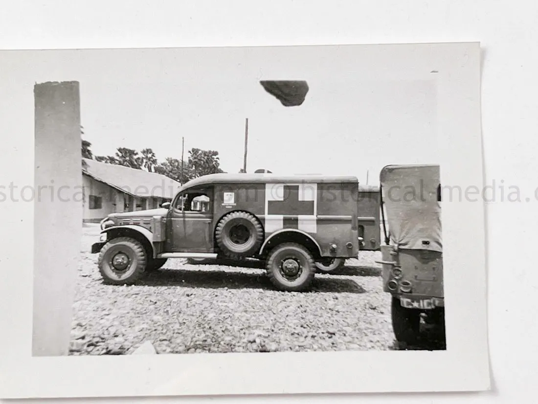 US GI WWII PHOTO GROUPING - BUCHENWALD CONCENTRATION CAMP, MUSSOLINI, AIRCRAFT, TANKS