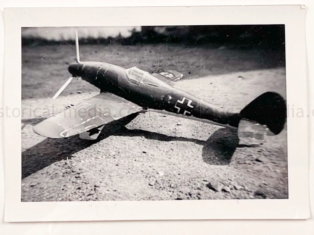 US GI WWII PHOTO GROUPING - BUCHENWALD CONCENTRATION CAMP, MUSSOLINI, AIRCRAFT, TANKS