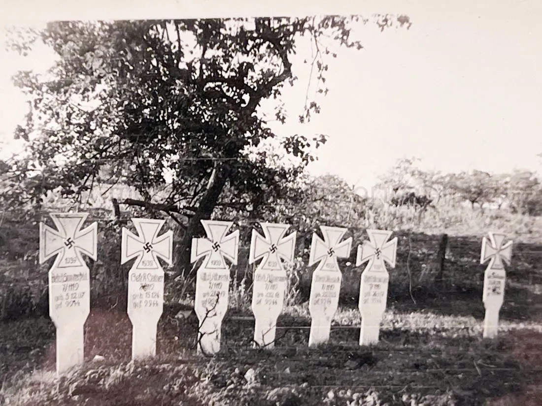 US GI WWII PHOTO GROUPING - BUCHENWALD CONCENTRATION CAMP, MUSSOLINI, AIRCRAFT, TANKS