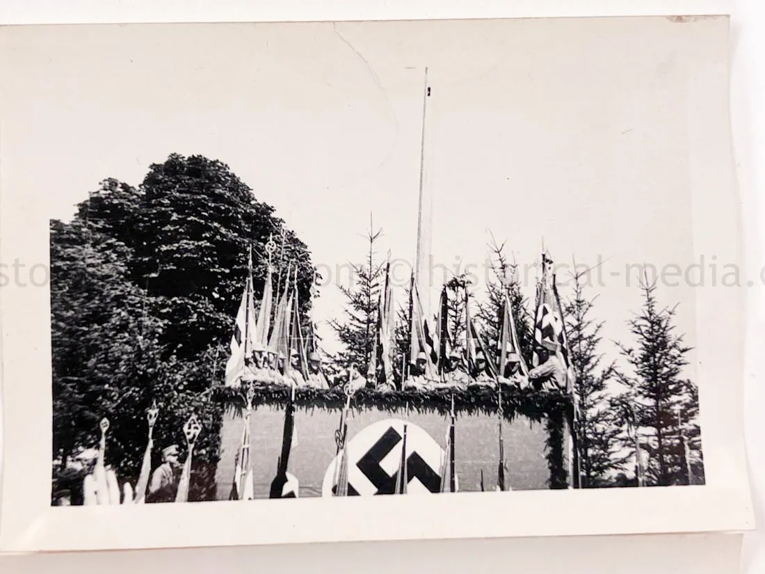 US GI WWII PHOTO GROUPING - BUCHENWALD CONCENTRATION CAMP, MUSSOLINI, AIRCRAFT, TANKS