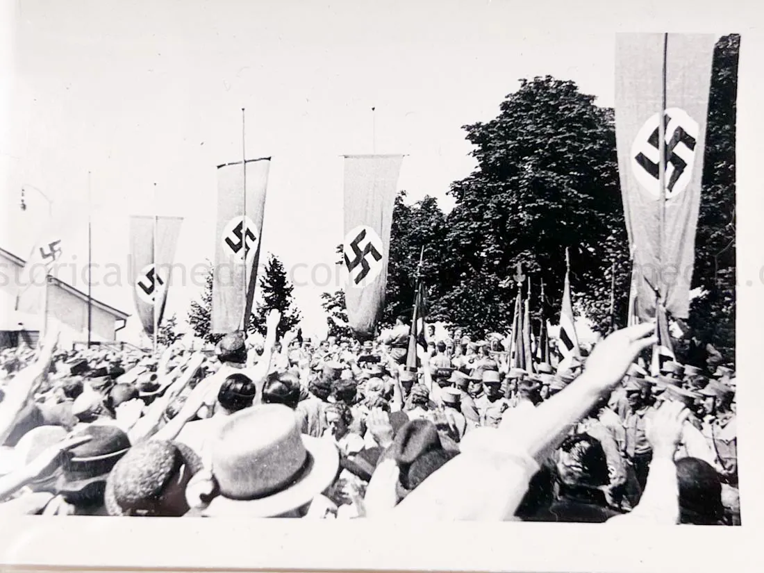 US GI WWII PHOTO GROUPING - BUCHENWALD CONCENTRATION CAMP, MUSSOLINI, AIRCRAFT, TANKS