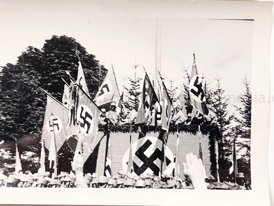 US GI WWII PHOTO GROUPING - BUCHENWALD CONCENTRATION CAMP, MUSSOLINI, AIRCRAFT, TANKS