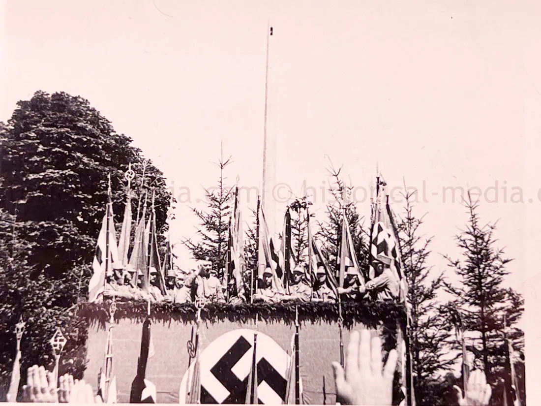 US GI WWII PHOTO GROUPING - BUCHENWALD CONCENTRATION CAMP, MUSSOLINI, AIRCRAFT, TANKS