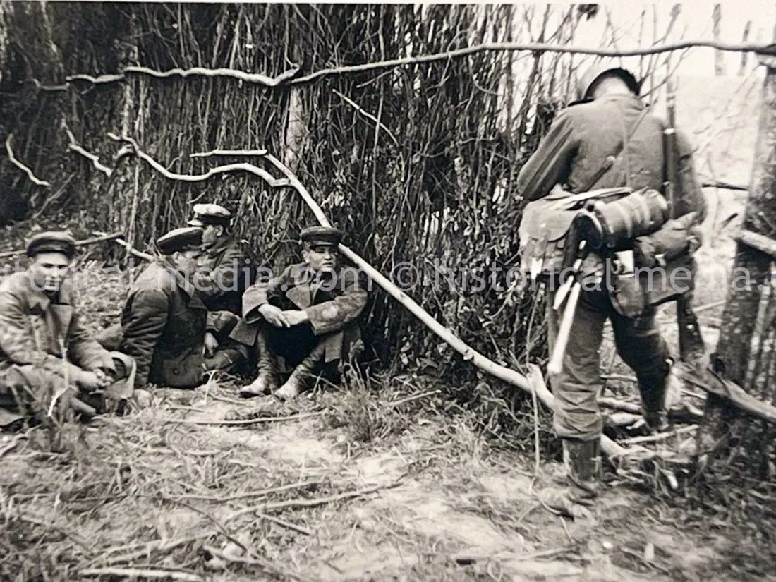 GERMAN ARMY PHOTO ALBUM - 23. PANZER DIVISION - POLAND & RUSSIA CAMPAIGN - ZAMOSC GHETTO - NICE!