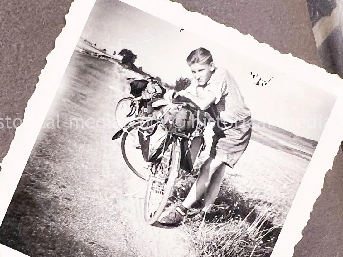 AMAZING HITLER JUGEND PHOTO, CUFFTITLE, SOLDBUCH & DOCUMENT GROUPING + LATE WAR KIA - 277. VOLKS-GRENADIER-DIVISION