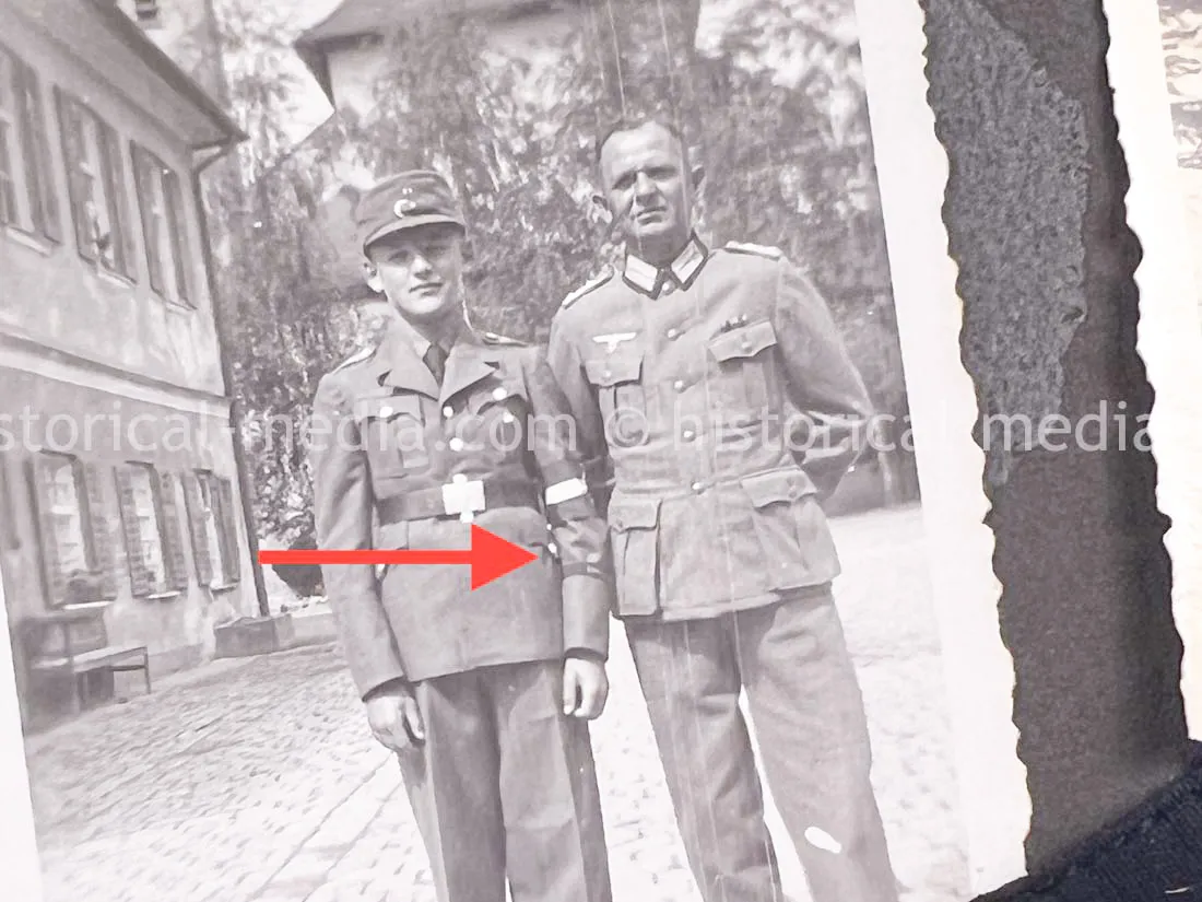 AMAZING HITLER JUGEND PHOTO, CUFFTITLE, SOLDBUCH & DOCUMENT GROUPING + LATE WAR KIA - 277. VOLKS-GRENADIER-DIVISION