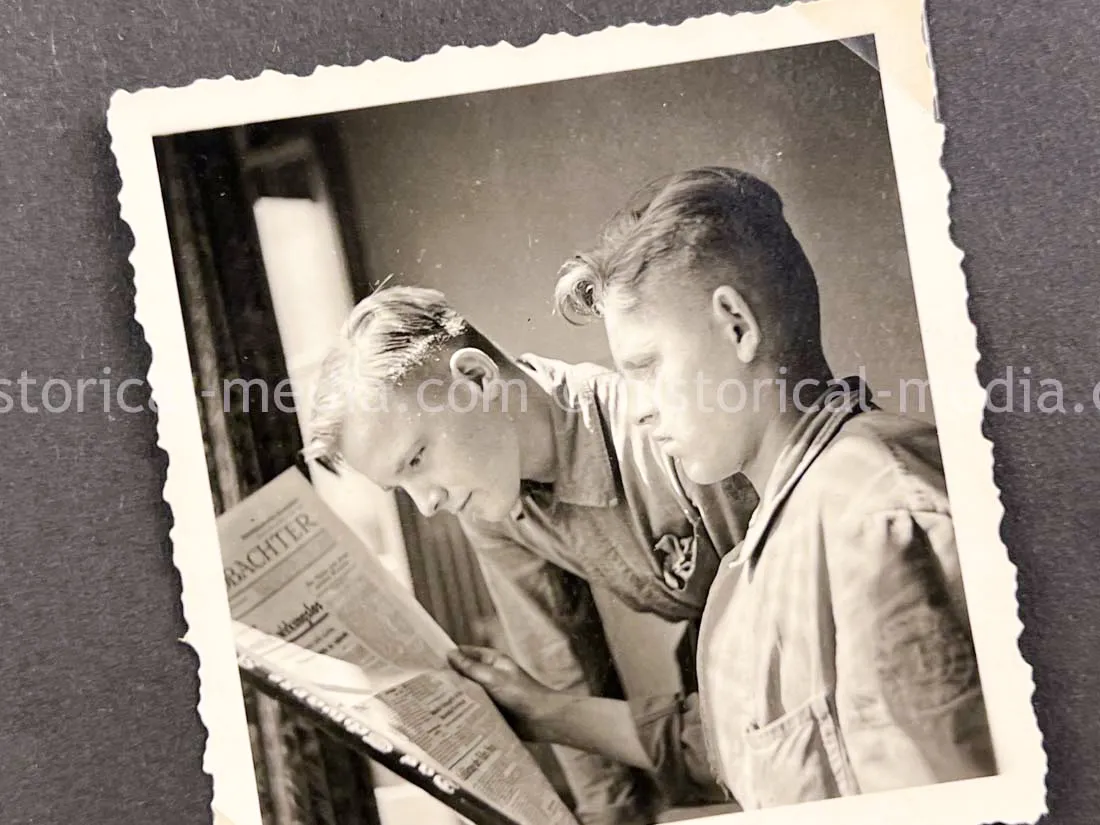 AMAZING HITLER JUGEND PHOTO, CUFFTITLE, SOLDBUCH & DOCUMENT GROUPING + LATE WAR KIA - 277. VOLKS-GRENADIER-DIVISION
