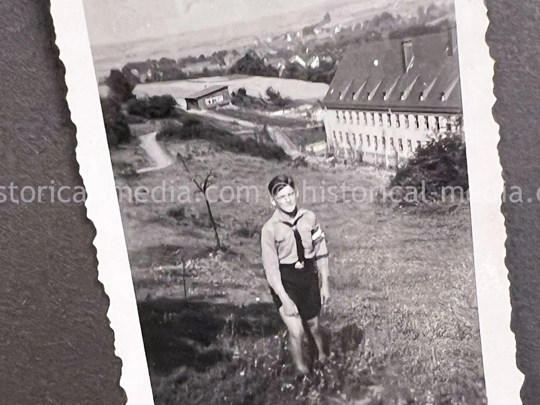 AMAZING HITLER JUGEND PHOTO, CUFFTITLE, SOLDBUCH & DOCUMENT GROUPING + LATE WAR KIA - 277. VOLKS-GRENADIER-DIVISION