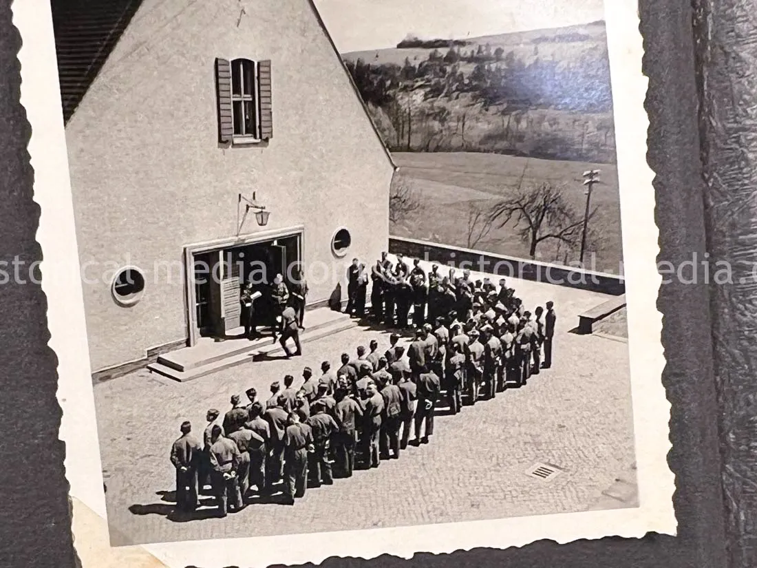 AMAZING HITLER JUGEND PHOTO, CUFFTITLE, SOLDBUCH & DOCUMENT GROUPING + LATE WAR KIA - 277. VOLKS-GRENADIER-DIVISION