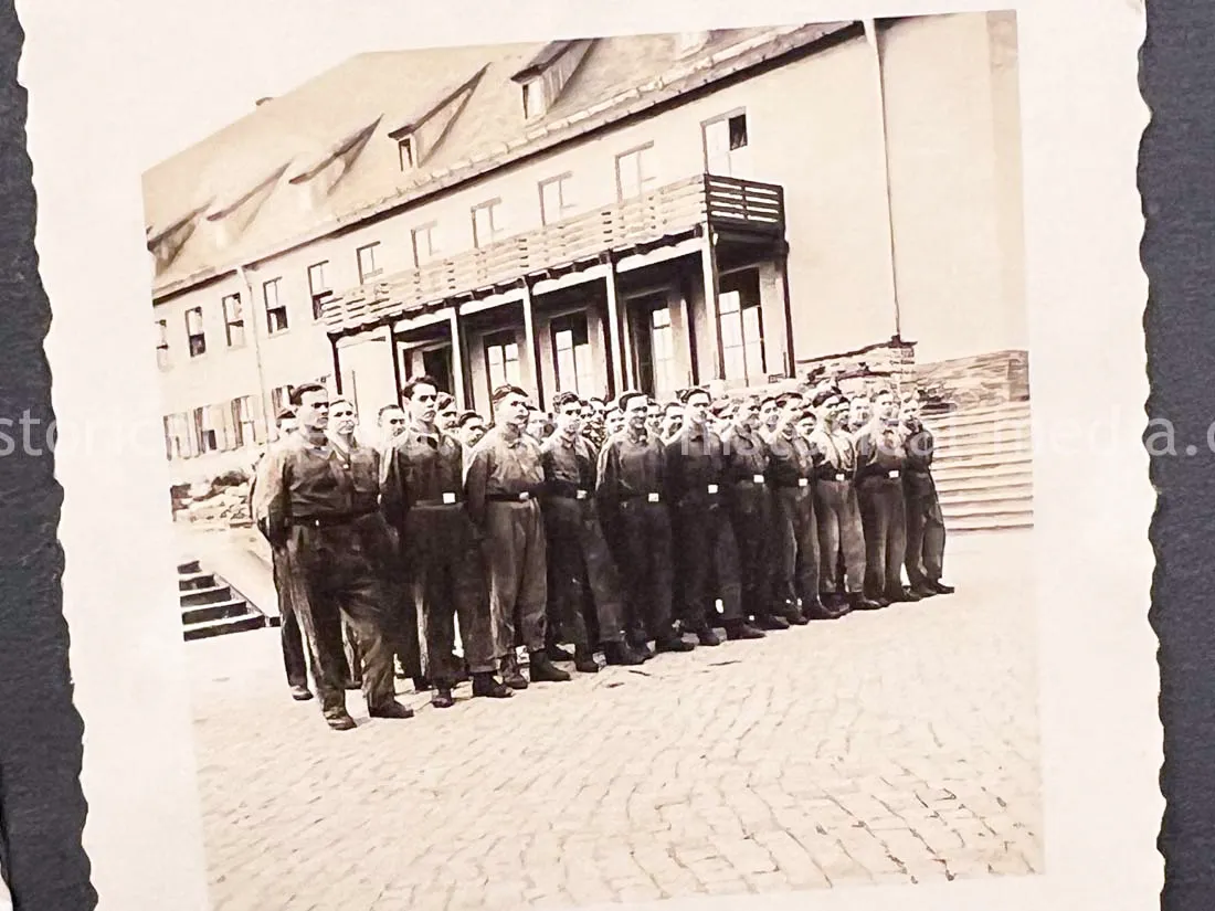 AMAZING HITLER JUGEND PHOTO, CUFFTITLE, SOLDBUCH & DOCUMENT GROUPING + LATE WAR KIA - 277. VOLKS-GRENADIER-DIVISION