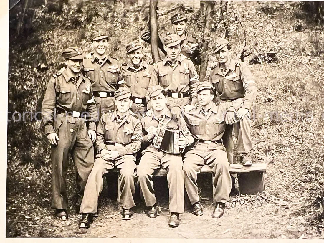 AMAZING HITLER JUGEND PHOTO, CUFFTITLE, SOLDBUCH & DOCUMENT GROUPING + LATE WAR KIA - 277. VOLKS-GRENADIER-DIVISION