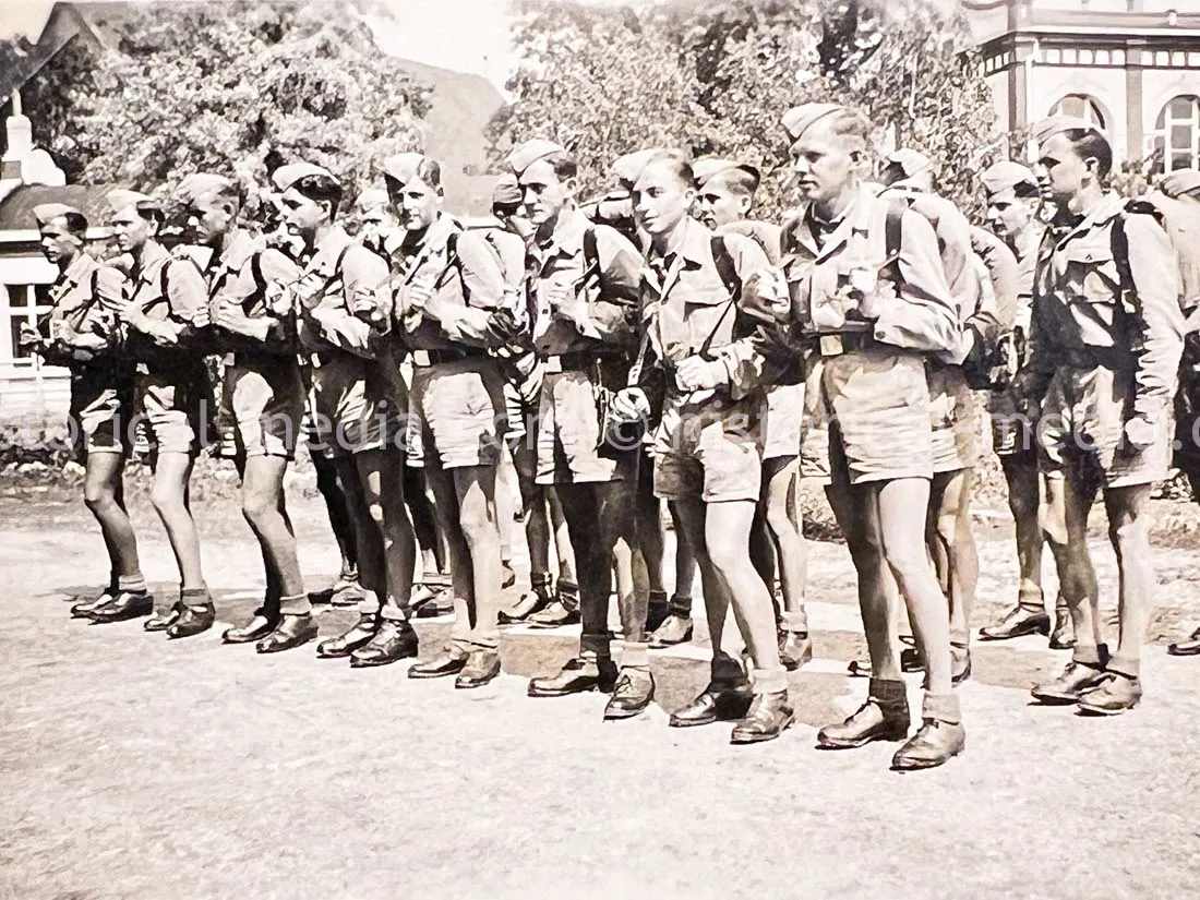 AMAZING HITLER JUGEND PHOTO, CUFFTITLE, SOLDBUCH & DOCUMENT GROUPING + LATE WAR KIA - 277. VOLKS-GRENADIER-DIVISION